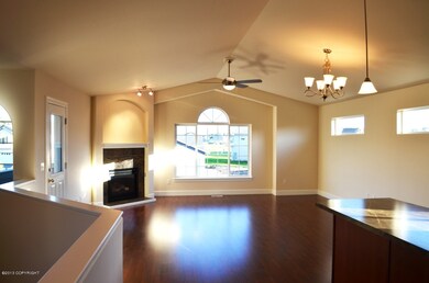 Living/Dining Photo Similar