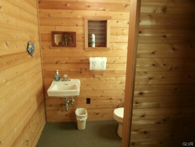 301 Walnut St, Walnutport, PA 18088 - photo 6