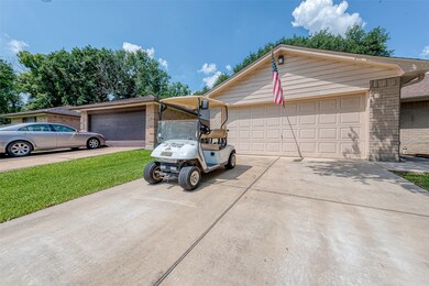 Home comes with golf cart with new lithium batteri