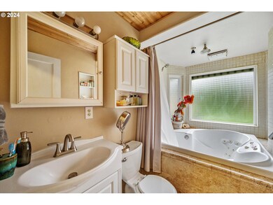 2312 14th Ave, Forest Grove, OR 97116 - photo 3