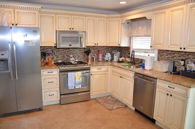 461 Leverett Ave, Staten Island, NY 10308 - photo 2