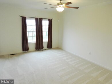 571 Lord Fairfax St, Charles Town, WV 25414 - photo 4