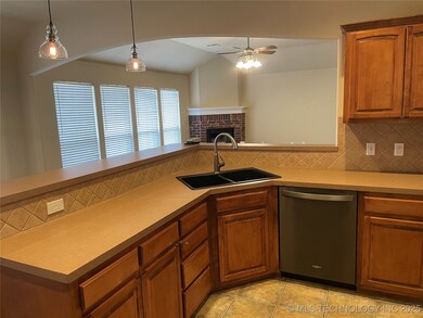 20463 E 46th St S, Broken Arrow, OK 74014 - photo 2