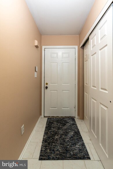 100 Cheshire Ct, Sinking Spring, PA 19608 - photo 2