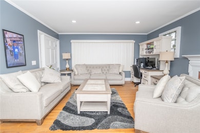 9 Farnum Ave, North Providence, RI 02911 - photo 4