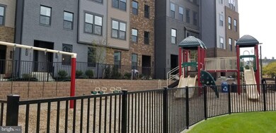 13230 Lake Woodland Way unit 5J, Herndon, VA 20171 - photo 2