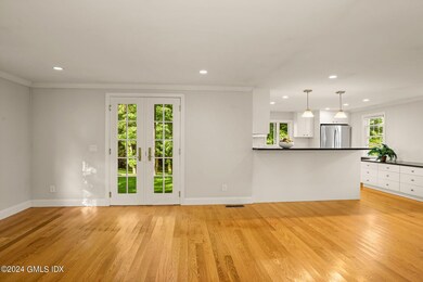 429 Round Hill Rd unit 2B, Greenwich, CT 06831 - photo 5
