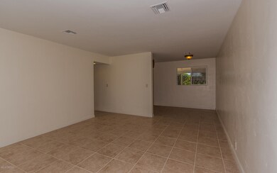 02 Living Dining Rm-0699