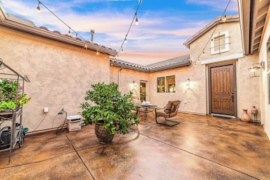 Beautiful Courtyard to enjoy life