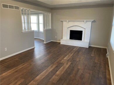 404 N Washington St, Raymore, MO 64083 - photo 2