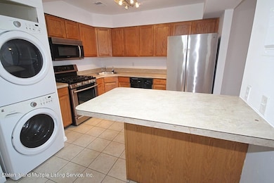 8 Racal Ct unit B3, Staten Island, NY 10314 - photo 7