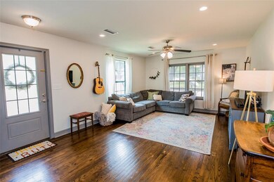 1109 N Preston St, Ennis, TX 75119 - photo 5