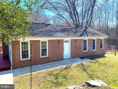 18953 Abbotsford Cir, Germantown, MD 20876 - photo 2