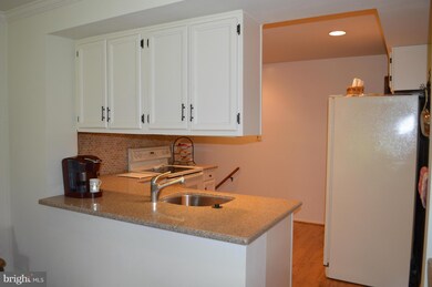 5204 Portsmouth Rd, Fairfax, VA 22032 - photo 3