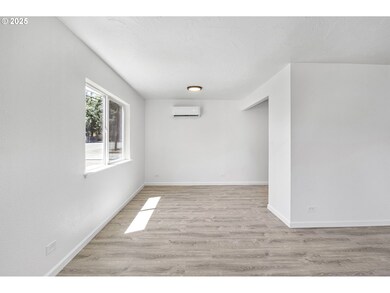 514 E 2nd Ave, Riddle, OR 97469 - photo 6