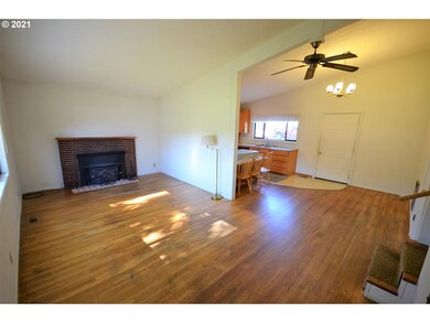 1712 Roberts St, the Dalles, OR 97058 - photo 2