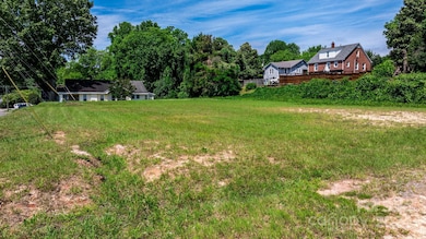 25 N Mcdowell Ave, Marion, NC 28752 - photo 5