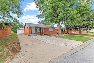 1509 Orient Ave, Clinton, OK 73601 - photo 3