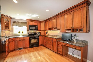 9 Stanley Ln, Nashua, NH 03062 - photo 3