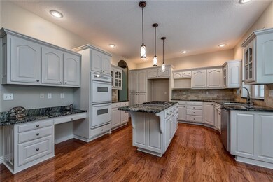 305 Laurinda Dr Bentonville, AR 72712