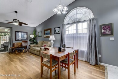 7-web-or-mls-LR_2337_1st_Ave_Unit_B_AA-7