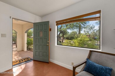 14-web-or-mls-2810 E Lester St - MLS Ima