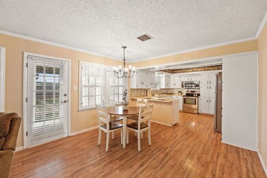 Open & Bright Kitchen