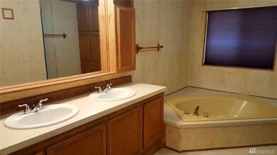 2265 Estero Ave, Enumclaw, WA 98022 - photo 6