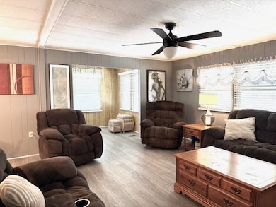 1071 Donegan Rd unit 938, Largo, FL 33771 - photo 4