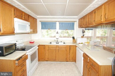 819 Cypress Point Cir, Bowie, MD 20721 - photo 6