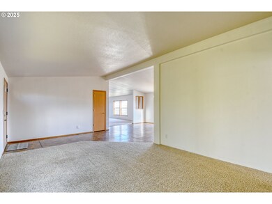 940 SE 9th St, Pendleton, OR 97801 - photo 6