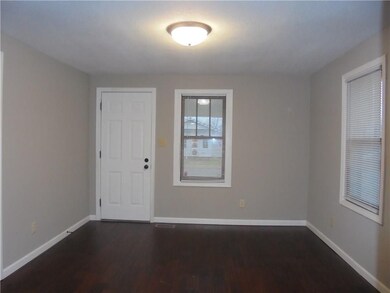 232 Smith St, Columbus, IN 47201 - photo 2