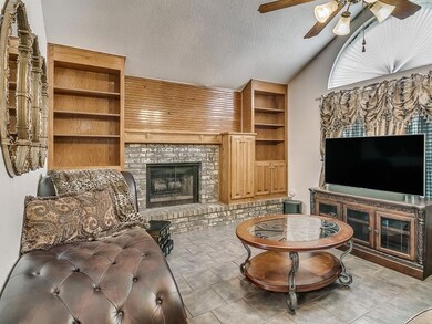 1121 Leafhurst Rd, Moore, OK 73160 - photo 6