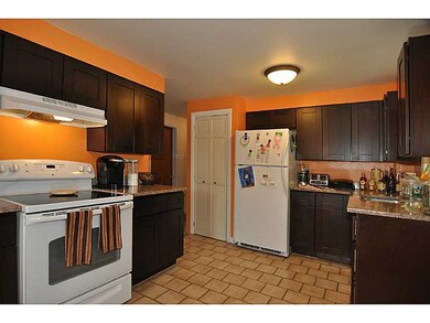 195 Memorial Dr, Pawtucket, RI 02860 - photo 2