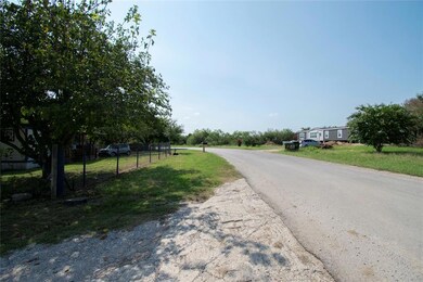 787 Lois Cir, Granbury, TX 76049 - photo 2