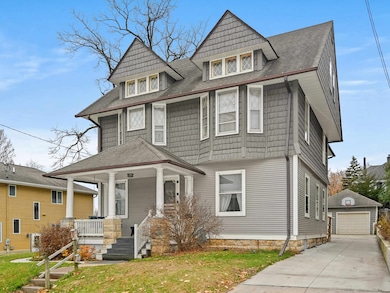 1018 W 5th St, Dubuque, IA 52001 - photo 2