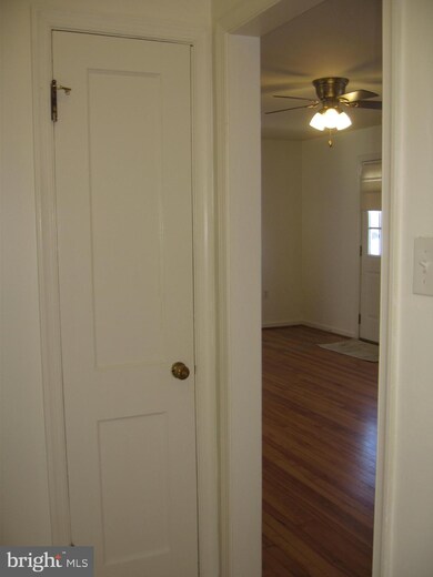 121 W 7th Ave, Ranson, WV 25438 - photo 7