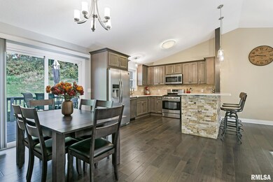 3804 W 13th St, Davenport, IA 52804 - photo 2