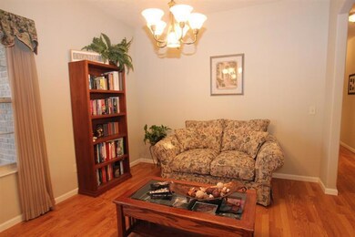 1655 S Hedgewood Dr, Bolivar, MO 65613 - photo 2