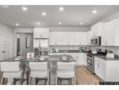 2046 SE 10th Ave, Canby, OR 97013 - photo 4