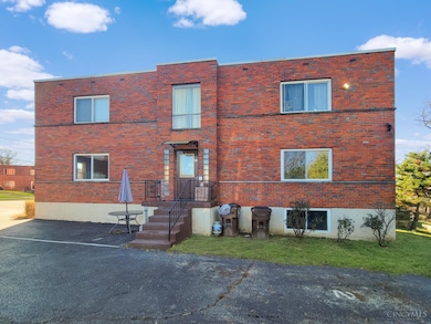 6605 Hasler Ln, Cincinnati, OH 45216 - photo 2