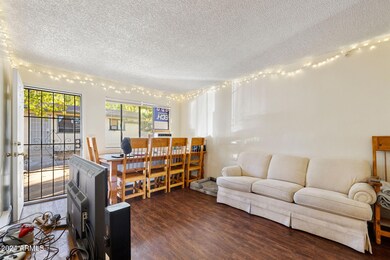 6-Living Room_2