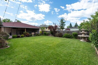 527 N Frolic Ave, Waukegan, IL 60085 - photo 6