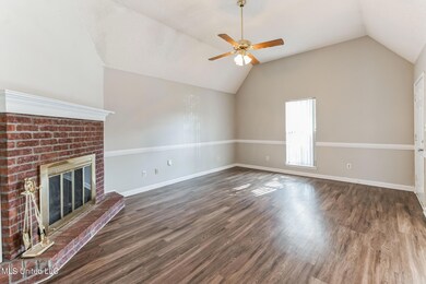 7161_Lynnease_Dr_Southaven_MS_38671-Livi
