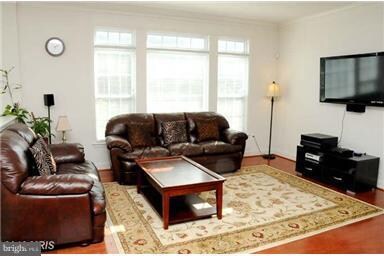 8887 Purple Iris Ln, Elkridge, MD 21075 - photo 3