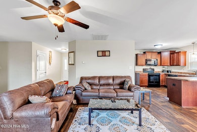 308 Channel Run Ln, Sneads Ferry, NC 28460 - photo 5