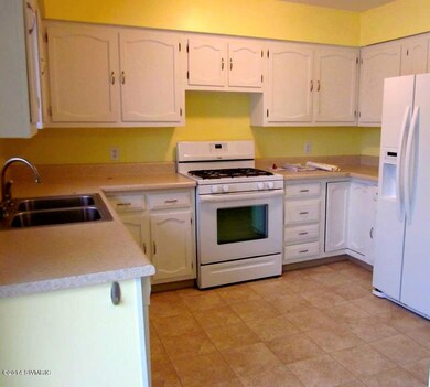 10154083_10151950677566767_794251048_n