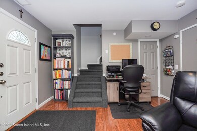 21 Regina Ln, Staten Island, NY 10312 - photo 4