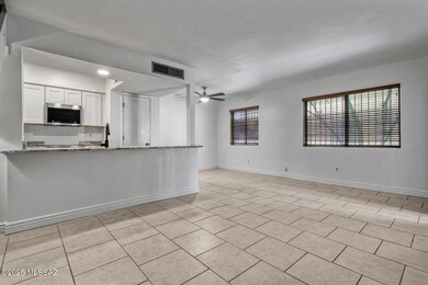 6642 E Calle Alegria unit C, Tucson, AZ 85715 - photo 2