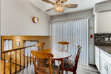 649 Devonshire Ln, Wheaton, IL 60189 - photo 6